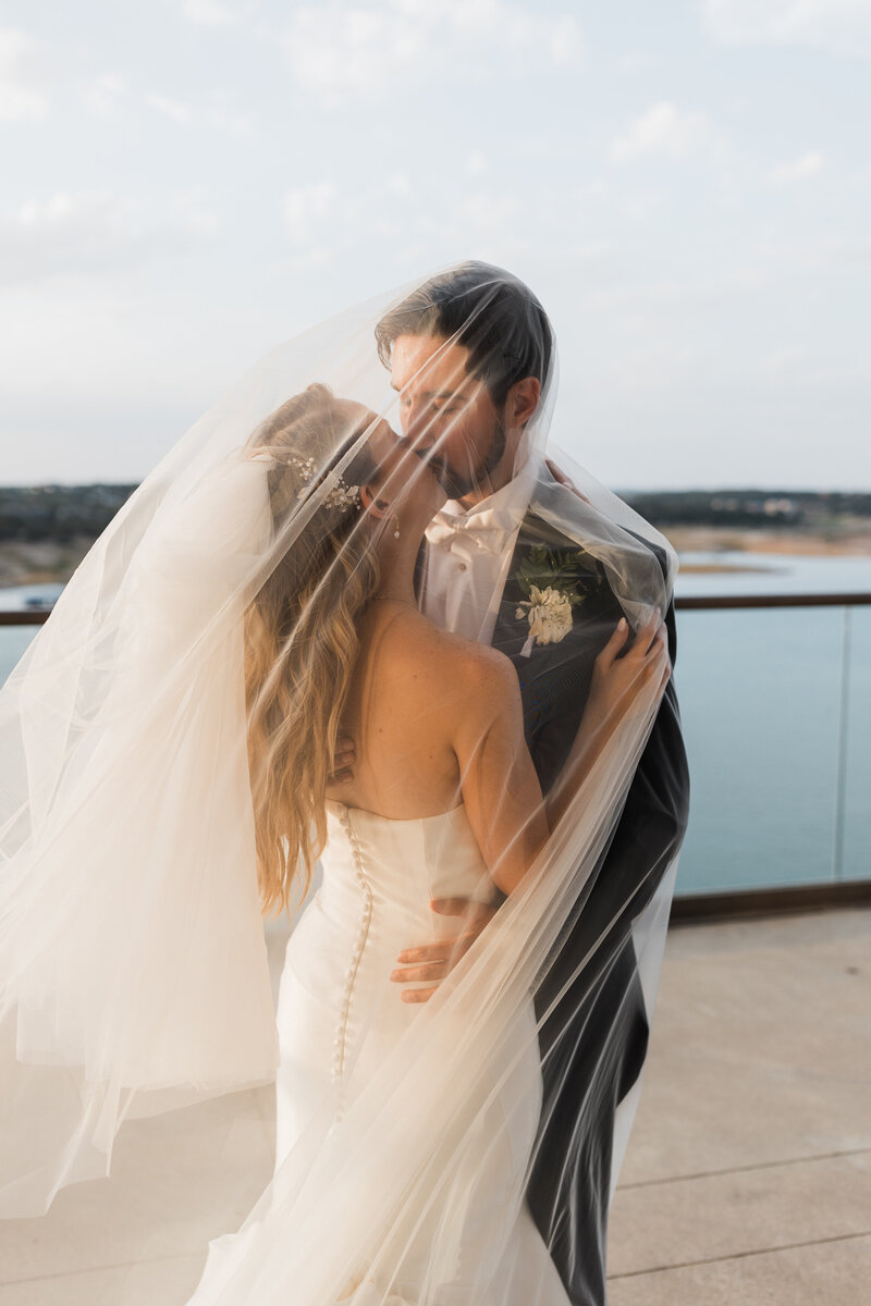 bride and groom at Lakeway Resort