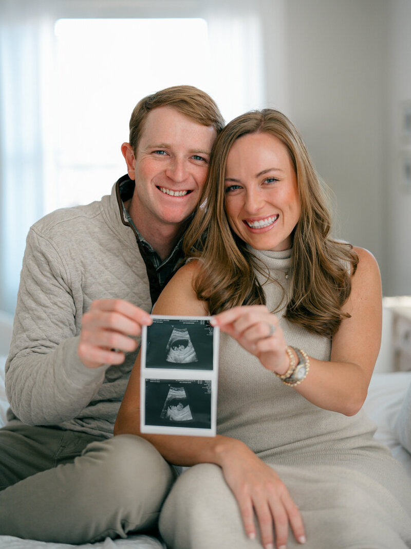 Auburn-AL-Pregnancy-Announcement-Photographer-