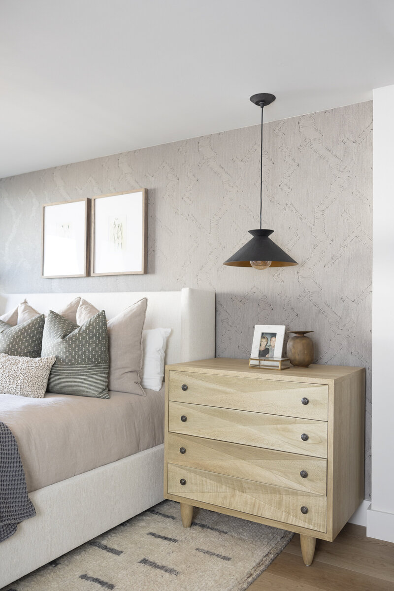 Indulge in the cozy luxury of the Avondale Project. Experience personalized interiors that blend comfort and style.