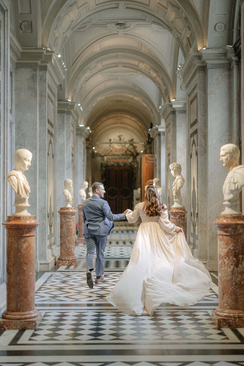 Engagement in Fine Art Museum in Vienna