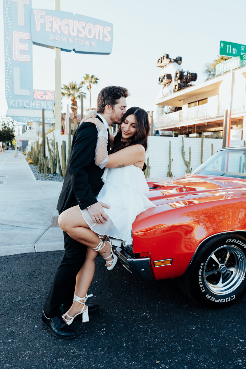 Las Vegas Wedding Photographer - Classic car elopement