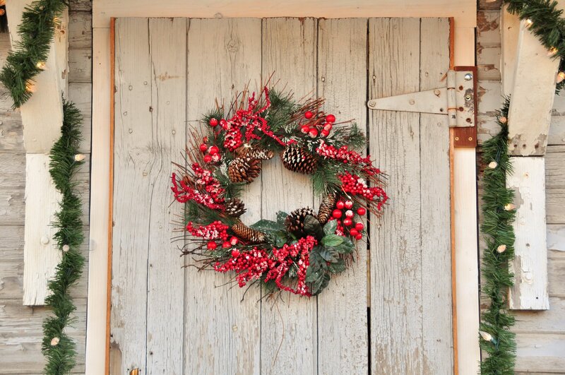wreath_on_door_amana_colonies