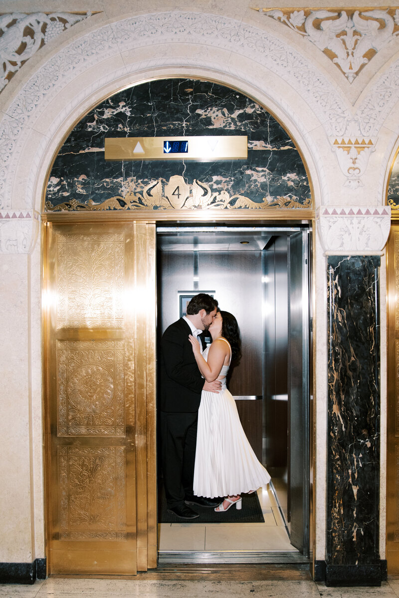 sarah-elizabeth-studio-ohio-wedding-photographer-cincinnati-noah-ally-engagement-session-sneak-peeks-15