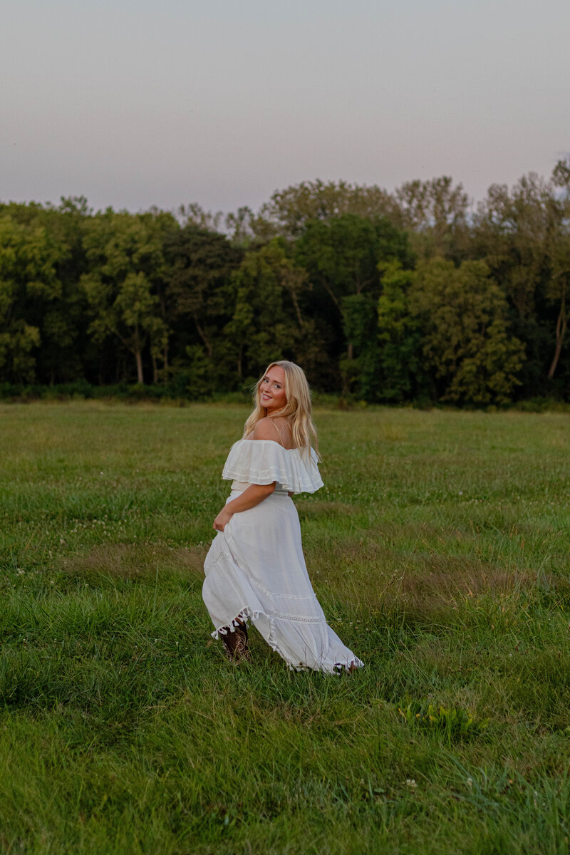 field photography, senior session, senior photographer, Des Moines photographer, Iowa photographer, Midwest Photographer