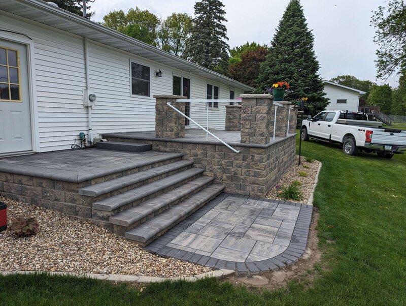 Cedar-Rapids-Manchester-Iowa-Hardscape-Supreme-Green-_20240515_220456553