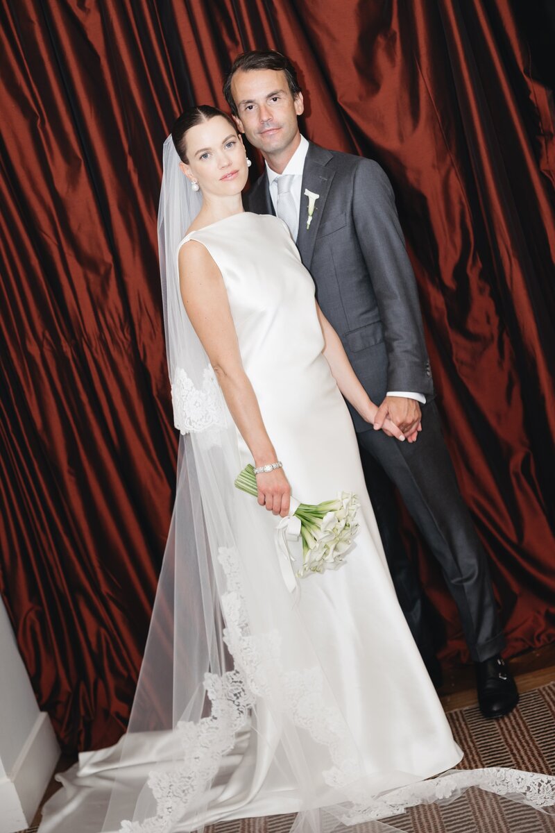 Timeless wedding photography blending artful storytelling and sophistication.