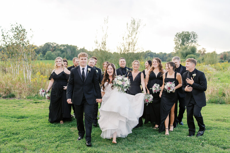 BreezewayBarnsandGardenWeddingPerry,NYKelseeRislerPhotography-Kaiden+Dominique-756