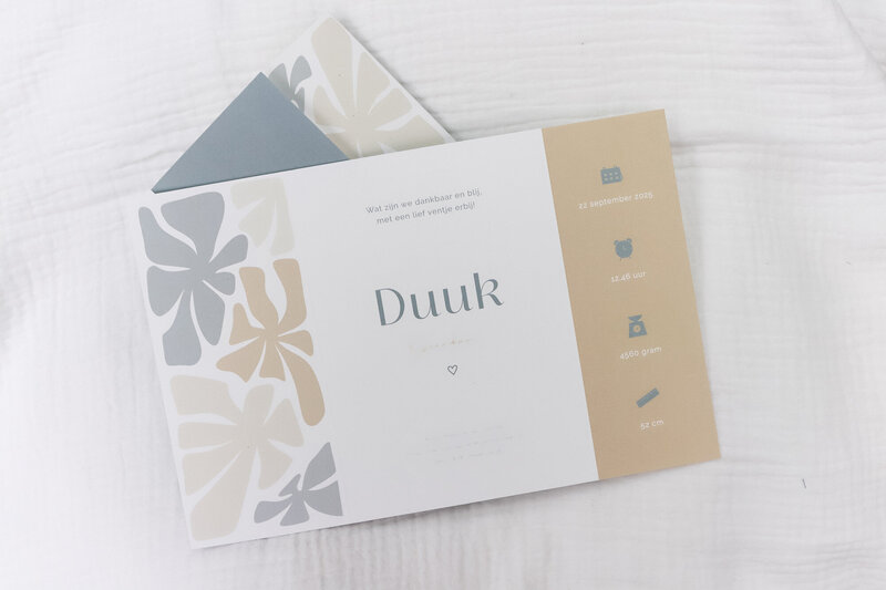 Blauw-beige-geboortekaartje-met-patroon-Duuk-24