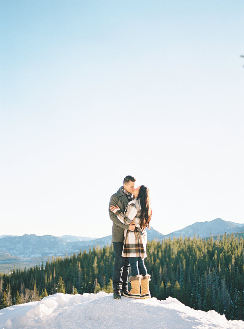 Rocky-Mountain-National-Park-Winter-Engagement-Taylor-Nicole-Photography-17
