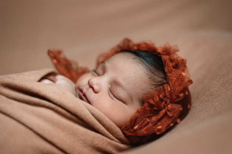 in-home sesion newborn photography posed newborn northern kentucky cincinnati photographer  fine art photography