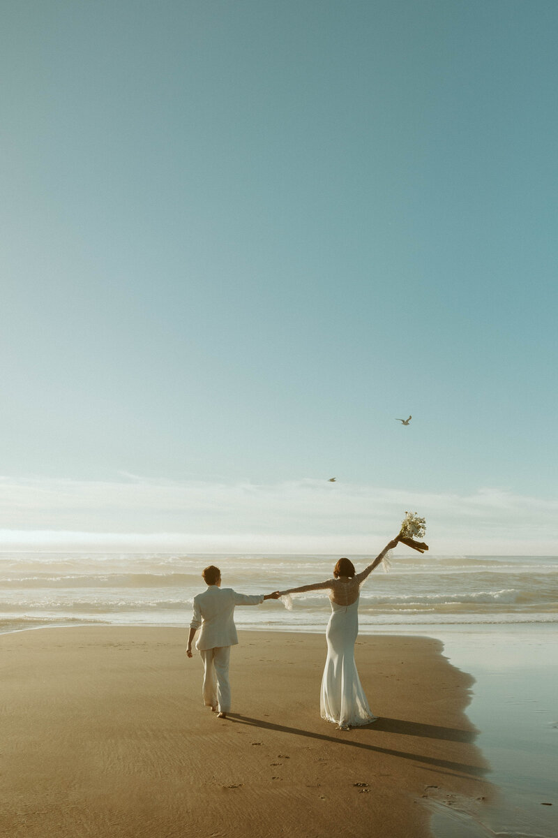 oregon-coast-beach-elopement-picnic-ideas-jayde-mikenzie-photography-1