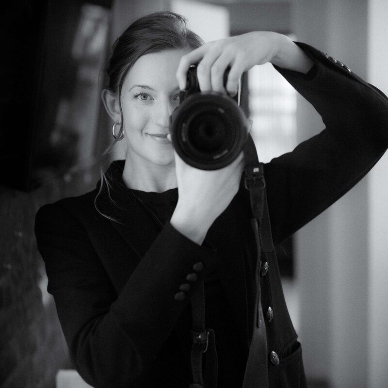 Georgia Sheridan, Brooklyn wedding photographer holding camera for a mirror selfie