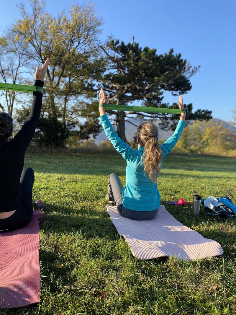 Pilates, Ernährungstraining und zyklusorientiertes Training in den Bezirken Mödling und Baden für ganzheitliches Wohlbefinden – sowie Fit im Büro: Dein Team-Training für mehr Gesundheit am Arbeitsplatz.