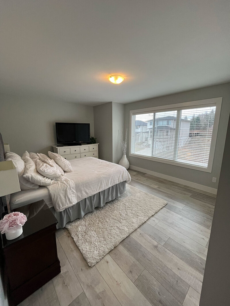Chilliwack-Air-Bnb-Guest-Bedroom-Large-Windows
