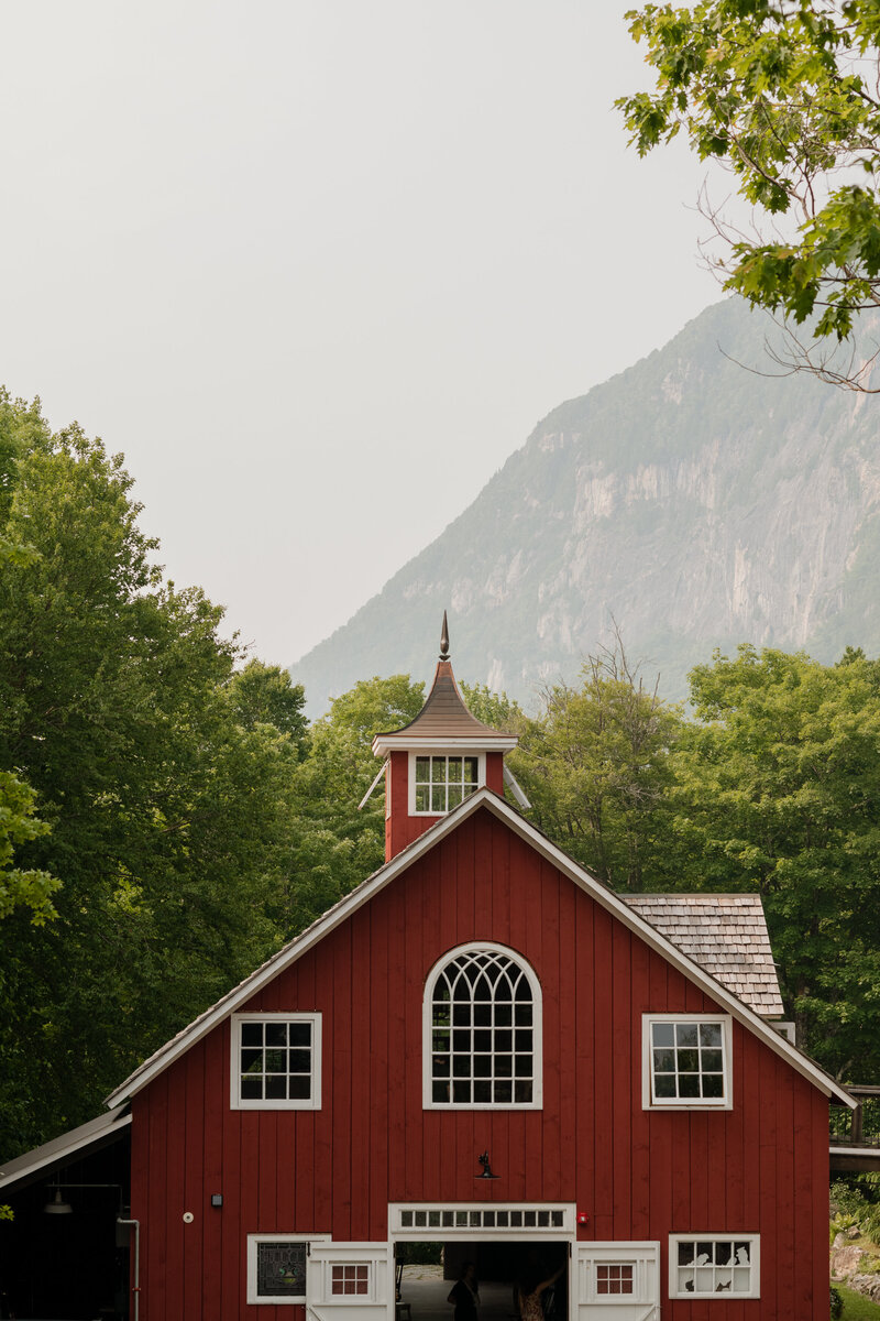 Summer wedding in Vermont at The Notch House
