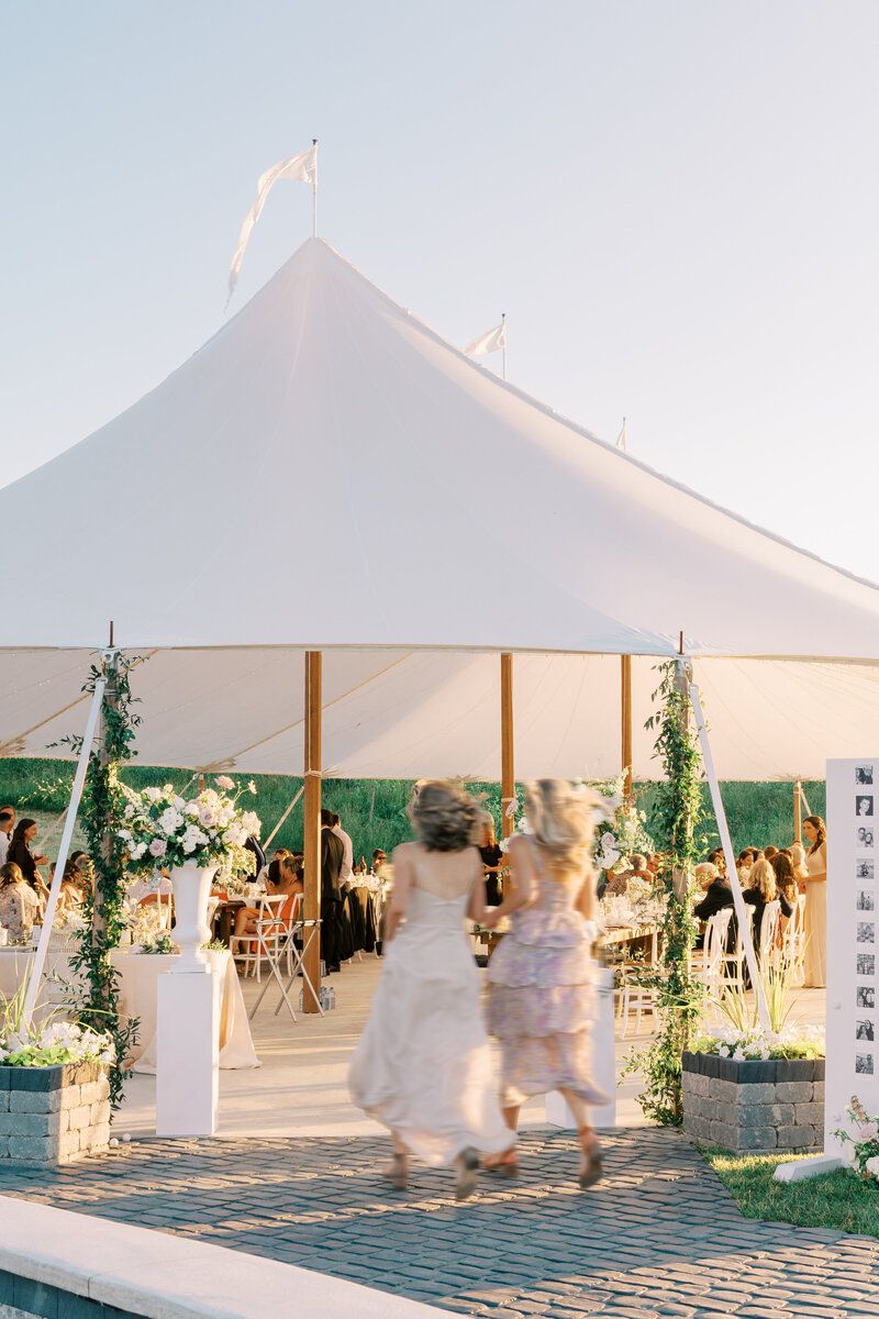 toronto-wedding-photography-richelle-hunter-photography-emily-ty-Shaw Events-Kendon Design Co.-GTA Niagara Wedding Florist-Wakefield Estate Wedding--20