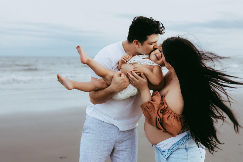 moody-hair-long-orange-crop-beach-kiss-belly-maternity