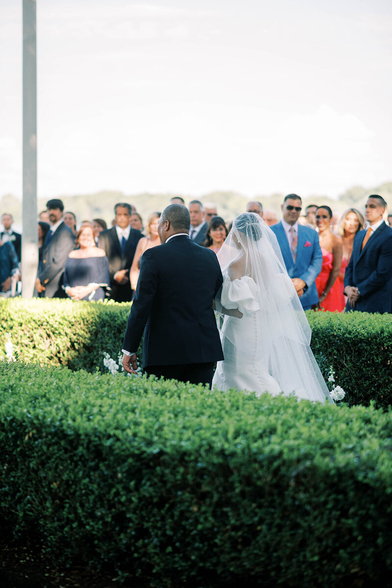 Modern and chic spring wedding at a Historic Mansion with Water Views | Glen Foerd on the Delaware | Philadelphia PA | Denise Marie Photography | Editorial Wedding Photographer based in Philadelphia PA