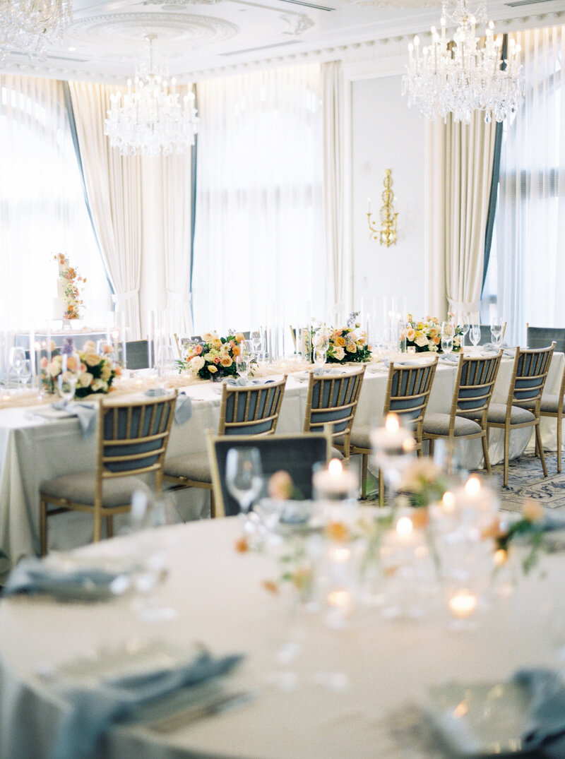 Indiana_Michigan_Wedding Planner_Hotel Carmichael_Carmel Indiana_Wedding Day Editorial_Wedding Decor_Table Seating Arrangement_Wedding Decor_Reception