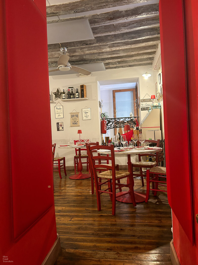 Indoor dining room at Ristorante Le Rune in Genoa, Italy