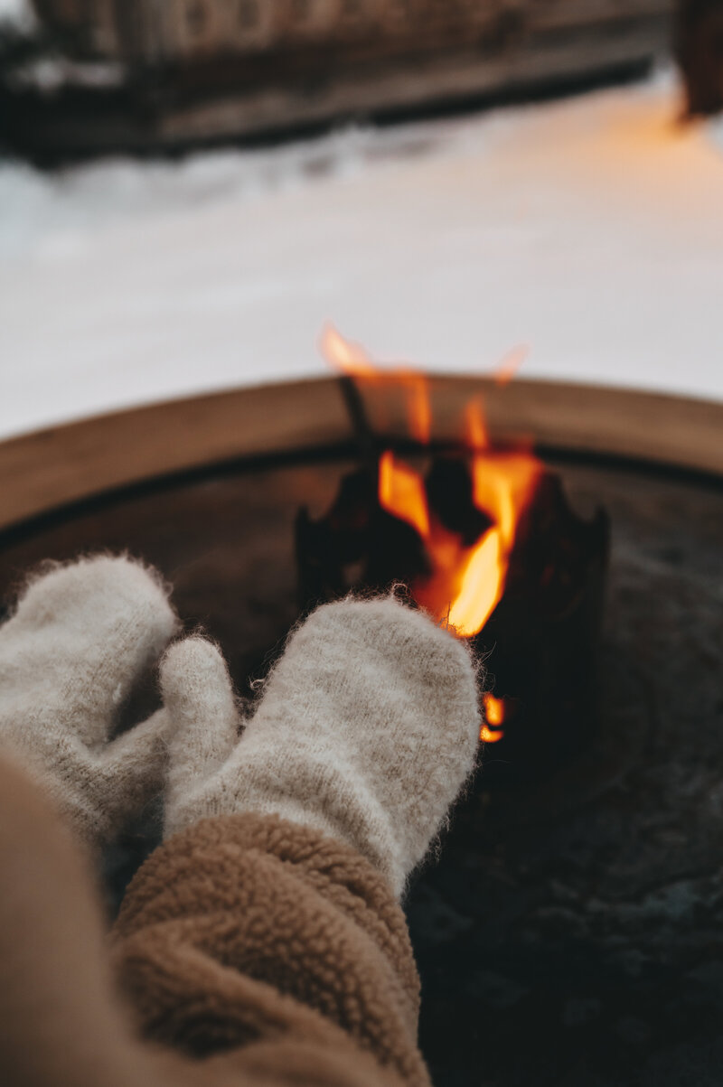 gluehwein-lagerfeuer-jufenalm-winter20