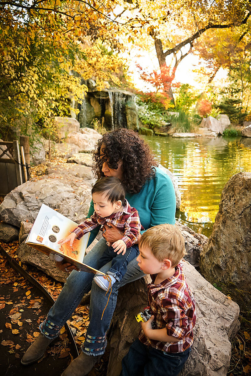 Family session at the Botanical Gardens in Albuquerque