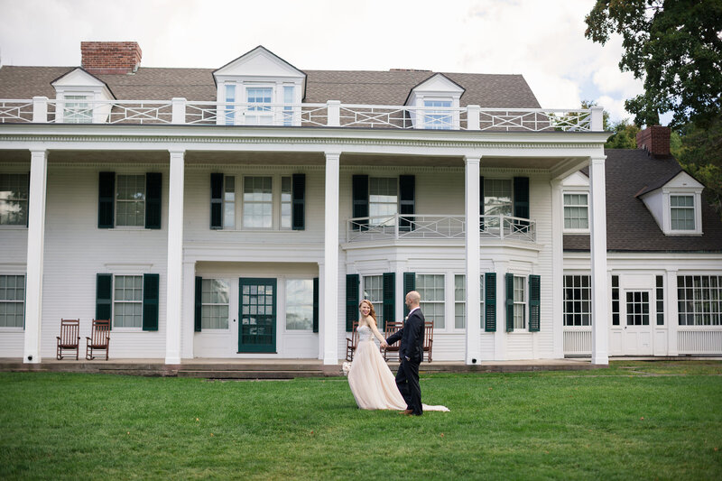 Connecticut wedding outside of mansion