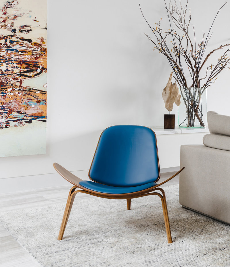 Amanda Wyeth Design| Hans Wegner Carl Hansen CH 07 Shell Chair | Walnut Blue Leather