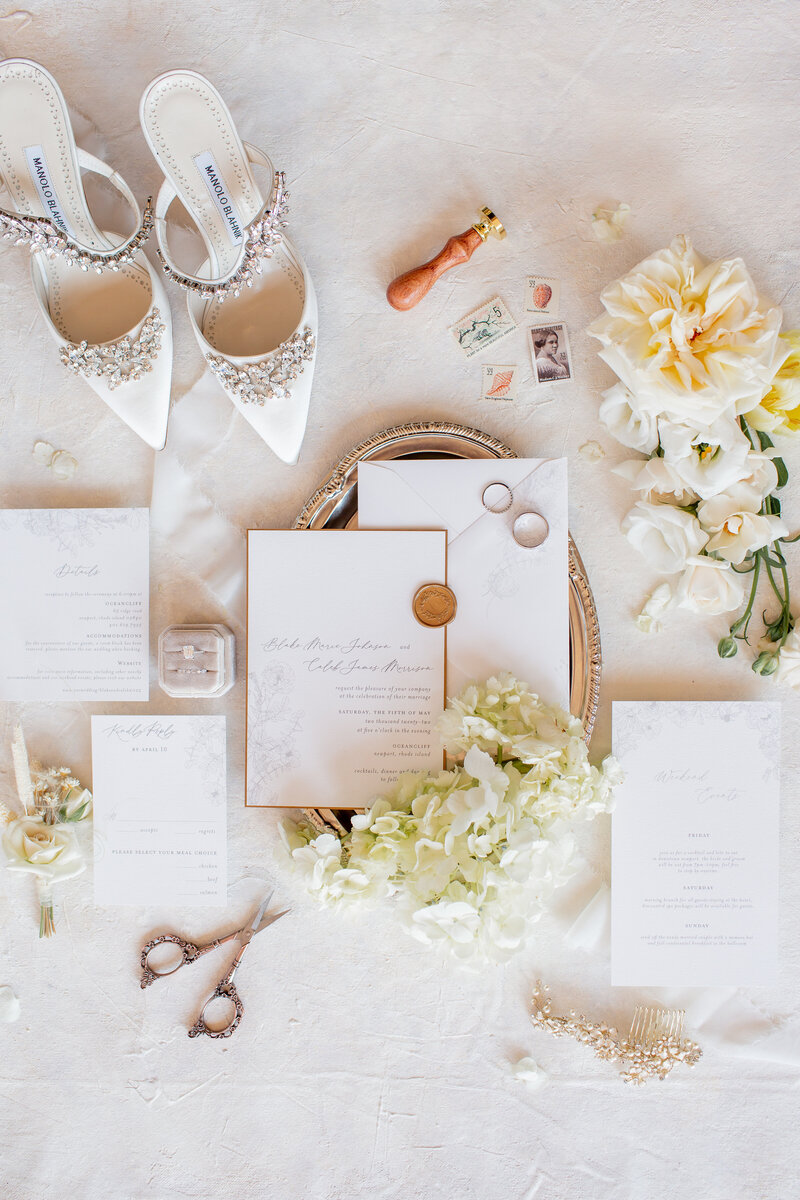 OceanCliffNewport_bleachedfloralweddingstyledshoot_CharityHopePhotography-86