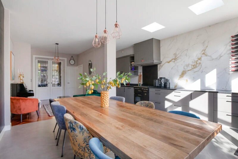 Woonkamer met keuken