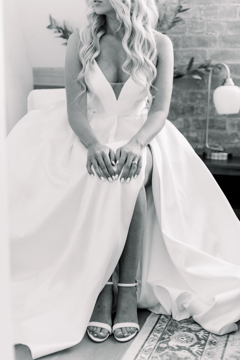 sarah-elizabeth-studio-ohio-wedding-photographer-hardy-wedding-dayton-art-institute-sneak-peeks-19
