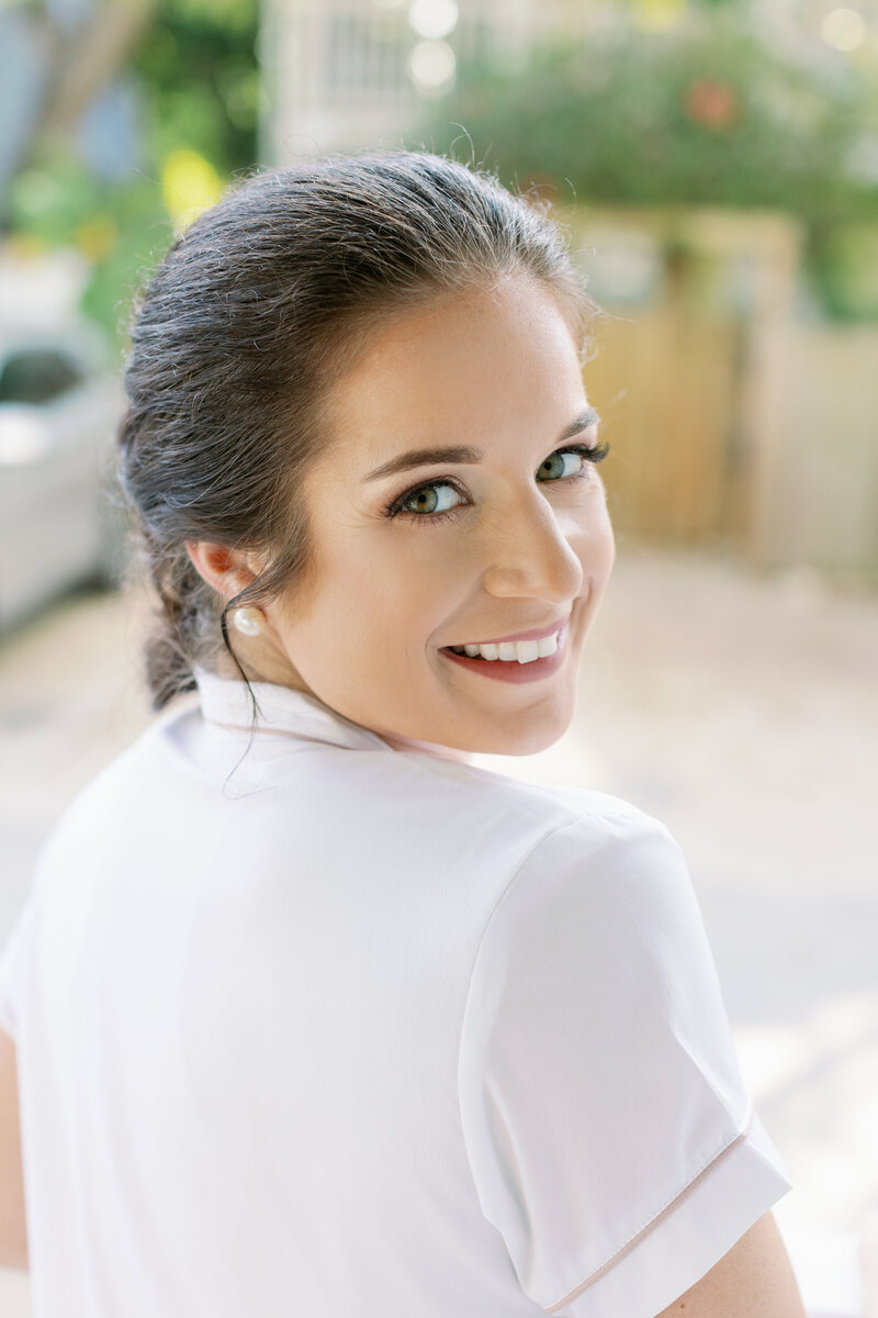 Trust the professionals at Makeup N Giggles for all of your Key West makeup services. We offer professional makeup for any occasion, including weddings, proms, and more.