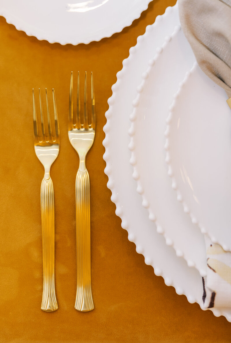 Detail photo of wedding décor designed by Empru in Louisville, Ky. The photo focus on the small detail of the tablescape design. 