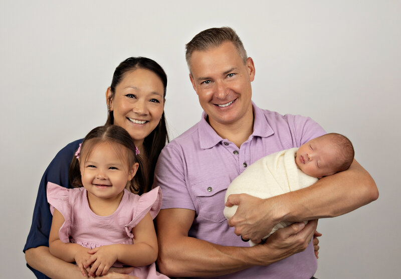 EvaMaganaPhotographynewbornsessiongirlfirstbirthdayphotographysessionstudio (1 of 4)