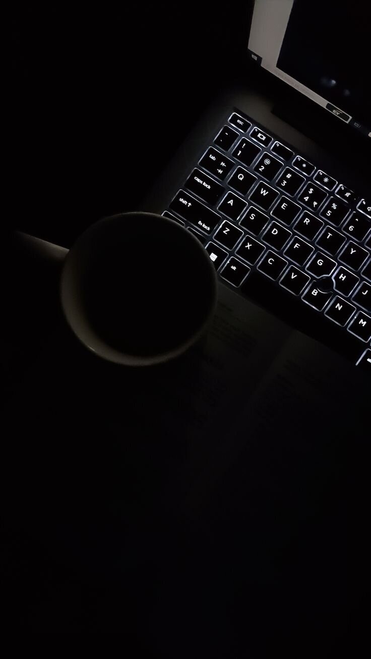 Woman conducting a discreet online dating background check—symbolizing Clair’s behind-the-scenes private investigation services.