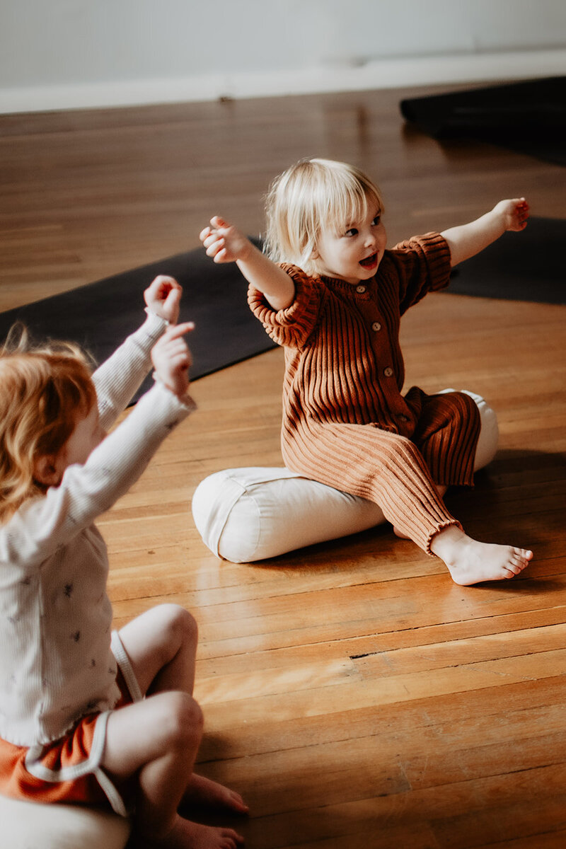 Kids_yoga_with_Mon_Hope_Tamworth_NSW_Babies_Toddlers_Yoga_for_Kids_AustraliaKidsYoga2025-54