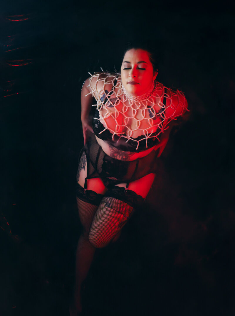 savannah-boudoir-in-the-shower-set-smoke-portrait-02