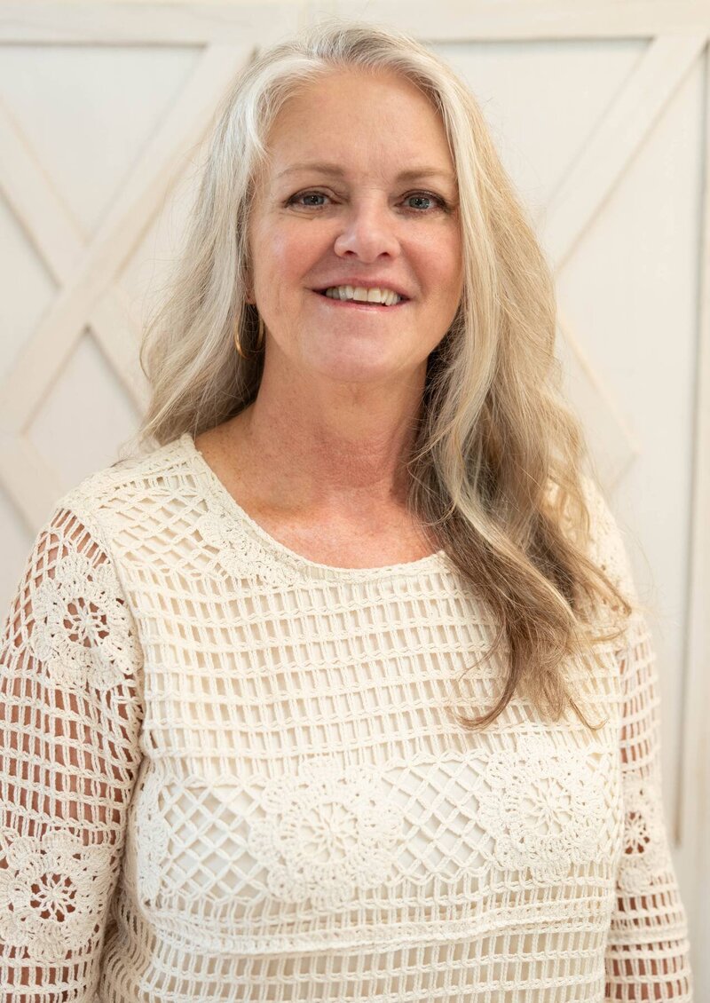 Janna Weldum greets the viewer warmly with a big beautiful smile.