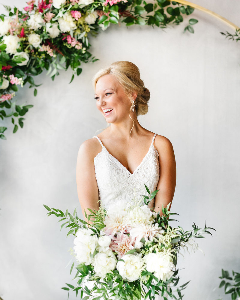87 A'BULAE-Wedding-Bride-Flowers-Elegant