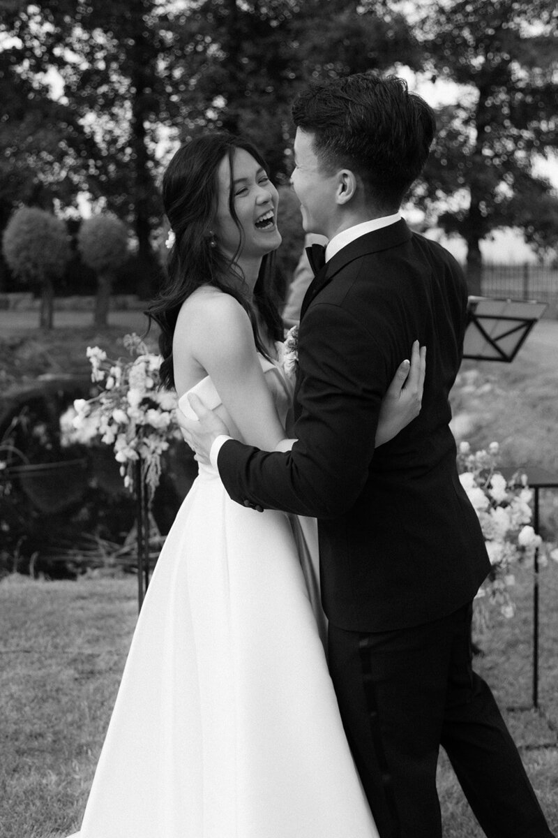 Luxury wedding in Central Bohemia with minimalist styling and timeless elegance