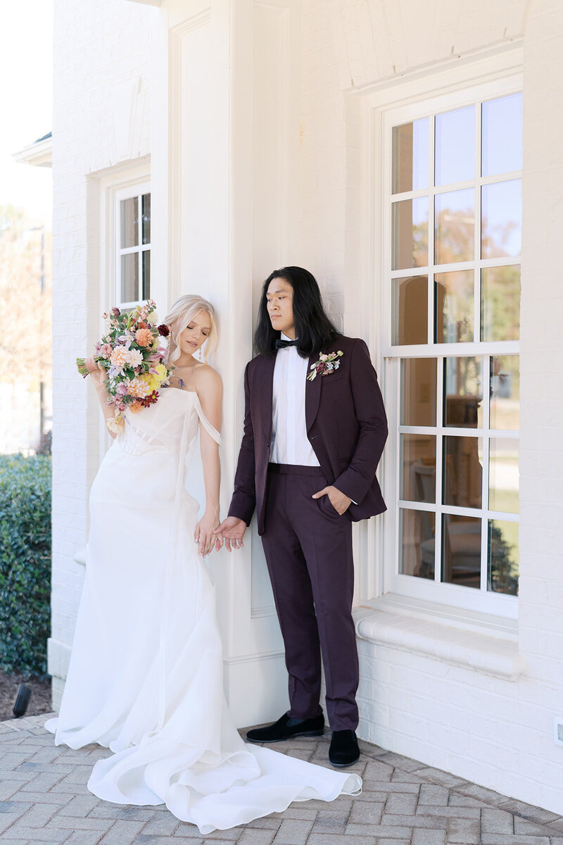 bride-and-groom-first-touch-donovan-manor