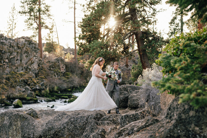 Dillon-Falls-Bend-Oregon-fall-elopement-2