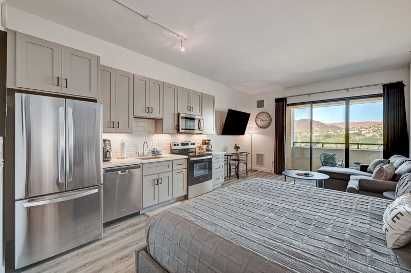 29 Montelago Blvd1-min