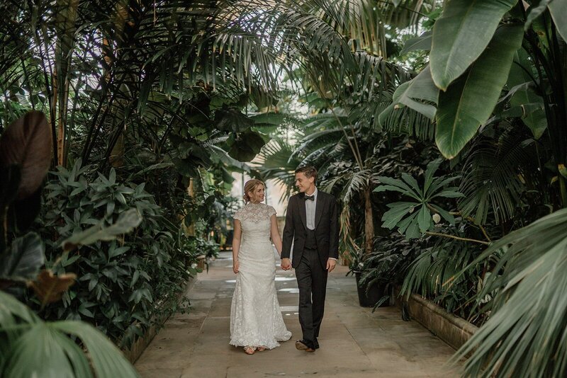 bride-and-groom-at-kew-gardens-london-min