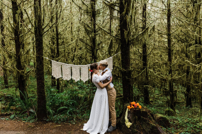 Oregon-forest-elopement