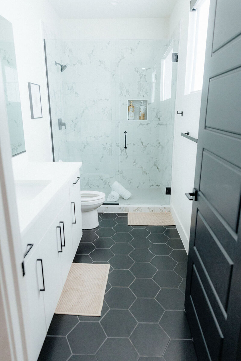 Beezah_FrankiesPlace_ALL-268