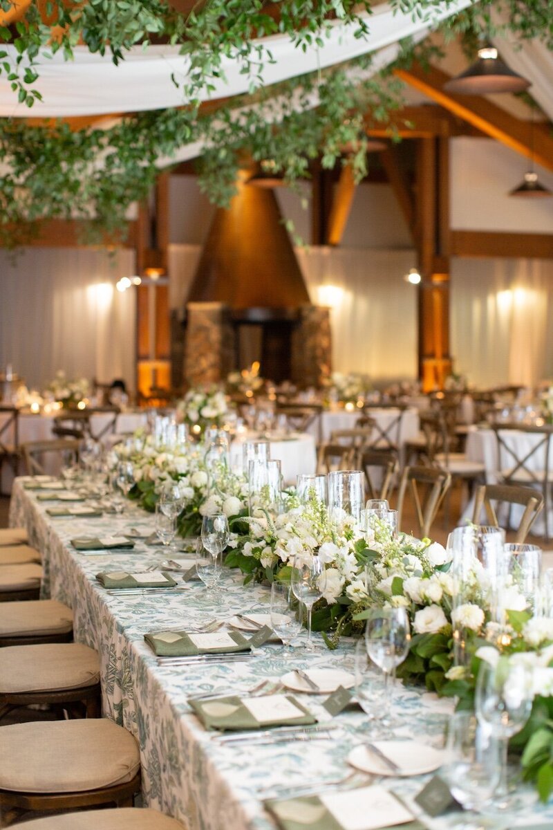 Reception details on Aspen Mountain sundeck designed by Janie Lemons Events. 