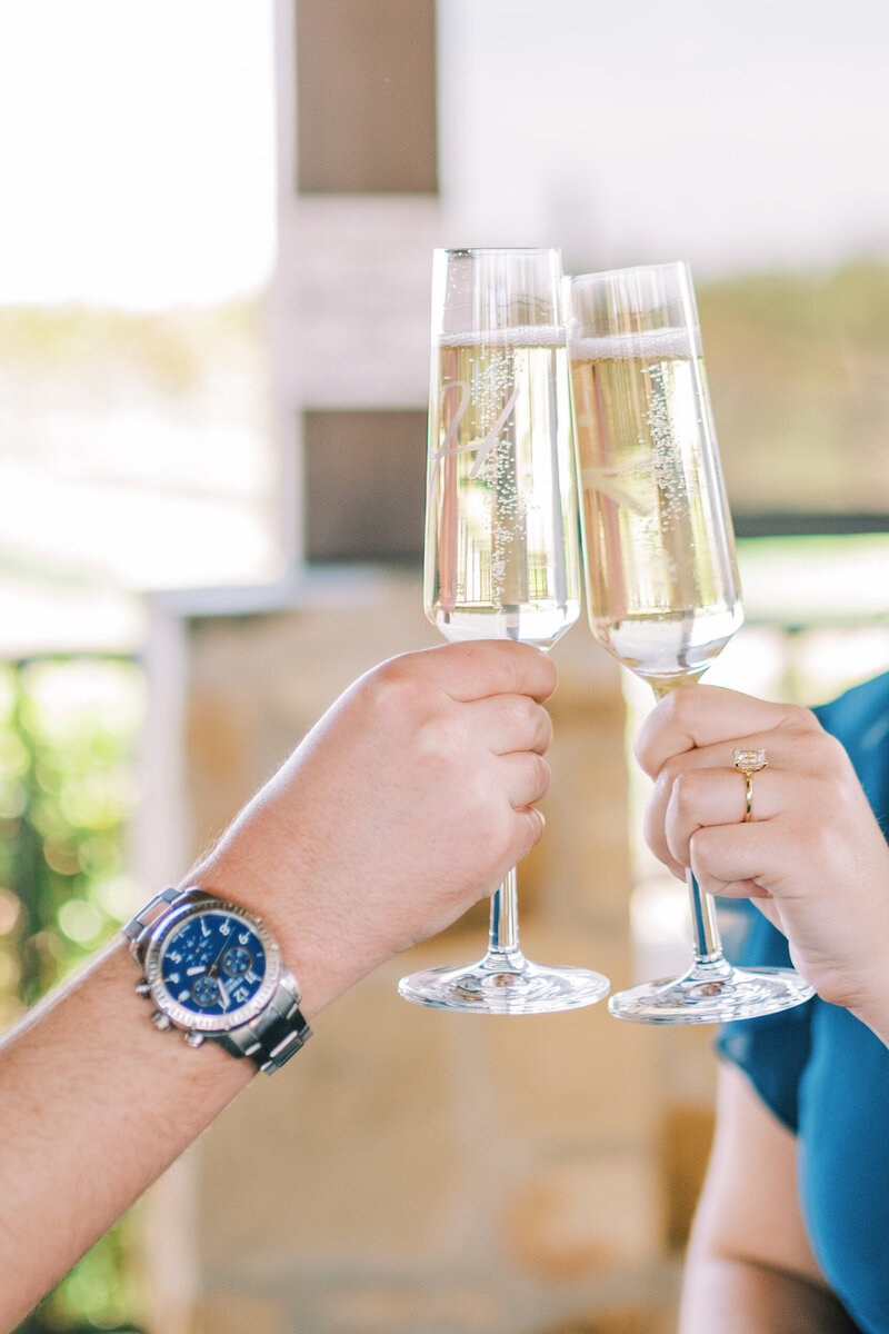 Close up image of two hands doing cheers with their glasses of champagne