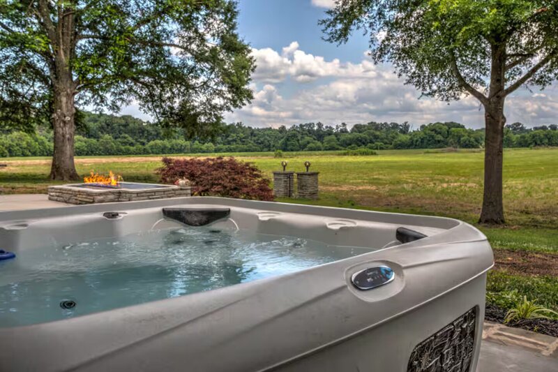 RP-Lodging-Hot-Tub