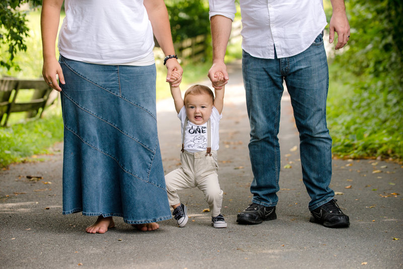 JandDstudio-outdoor-harrisburg-rustic-oneyearold-boy-parents